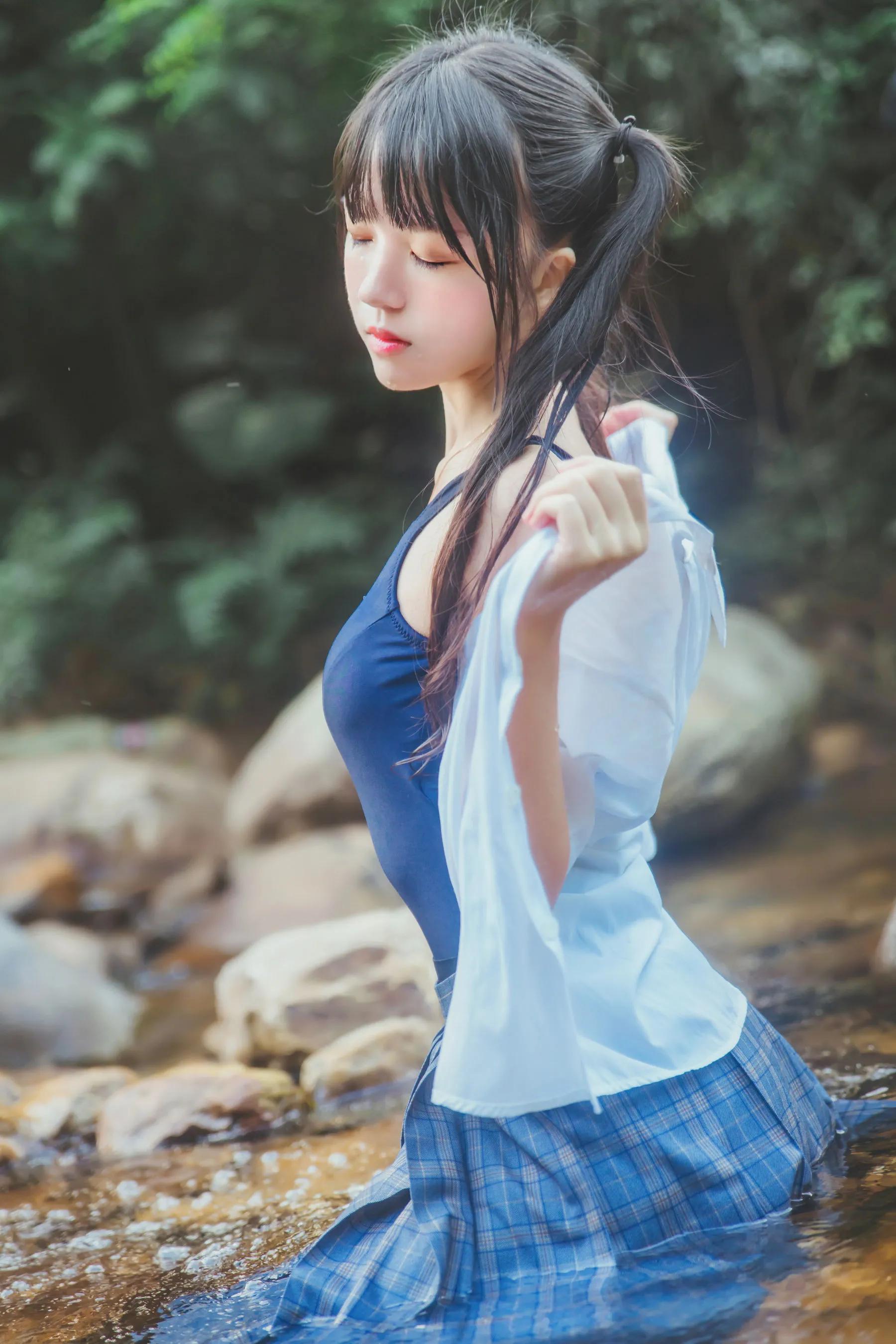 桜桃喵《校服少女COSPLAY濕身系列》照片欣賞插圖8